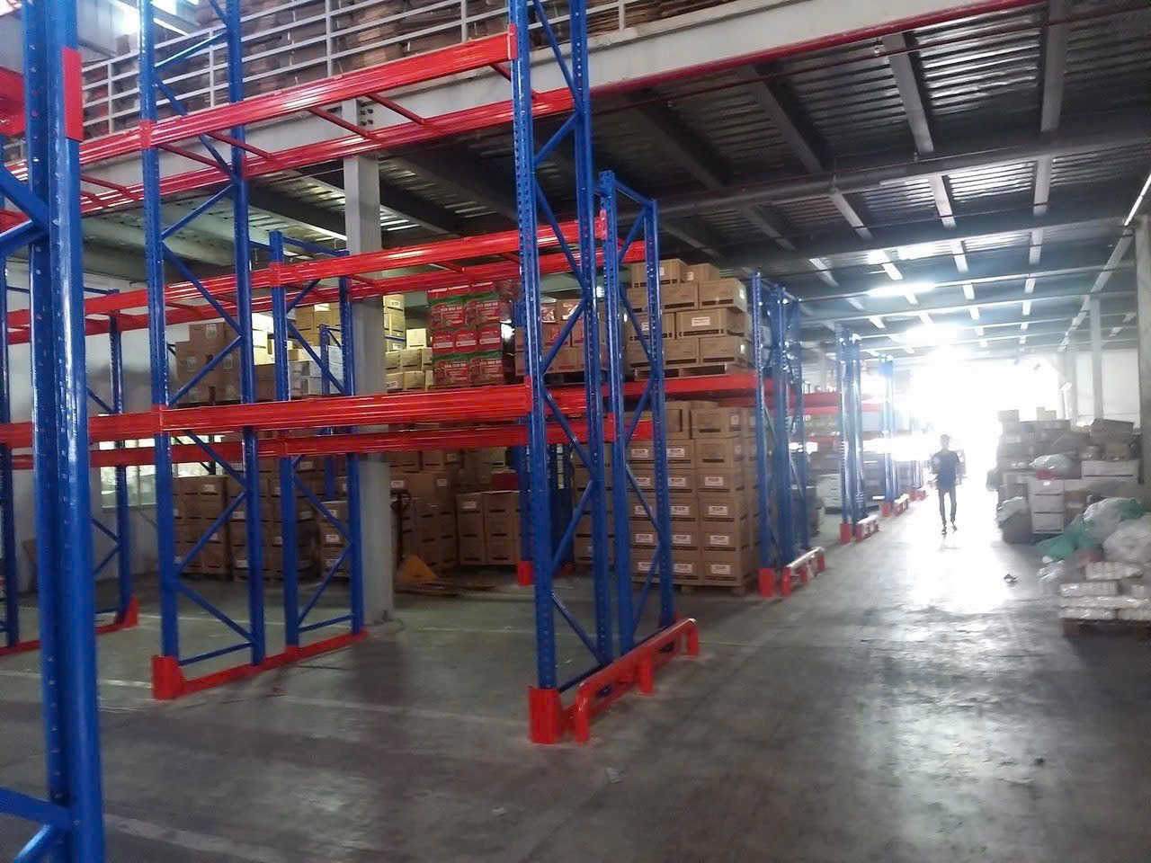 thanh lý kệ kho hàng 